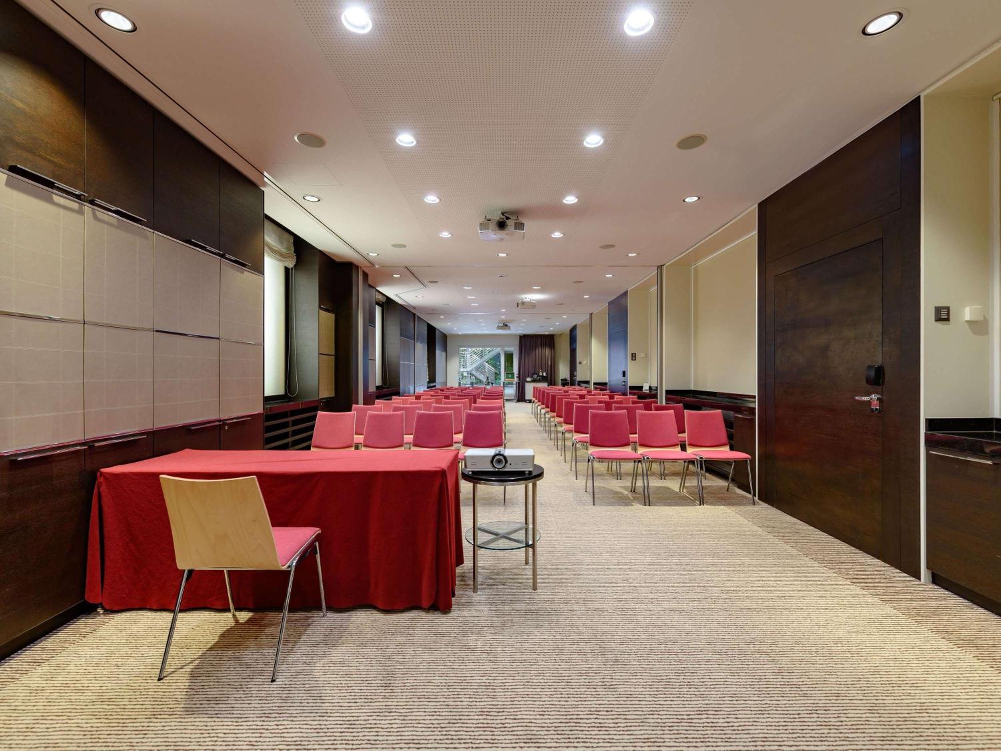 Mövenpick Hotel Lausanne Exterior foto